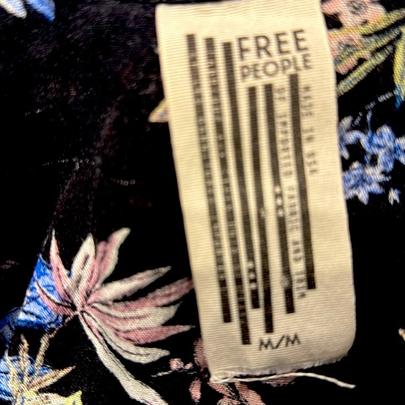 Free People Button Up V Neck Floral Print Blouse sz M Hi Low Hem Long Sleeve - Picture 3 of 7